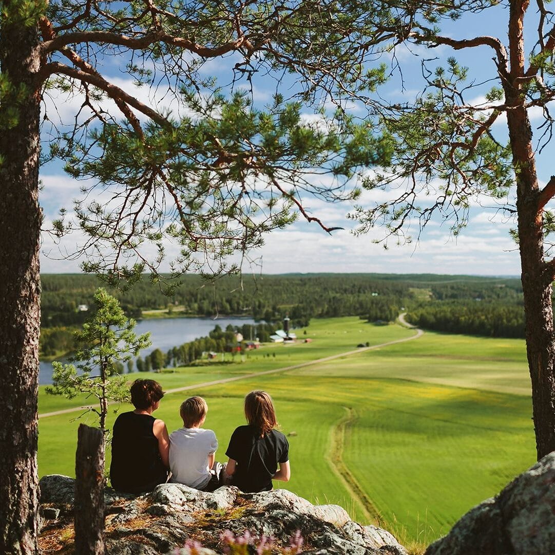 Barn med utsikt över åkermark – hållbarhet